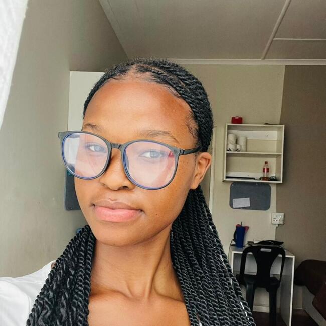 Babysitter in East London: Sinazo