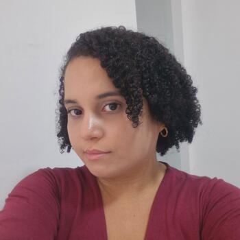 Babysitter in São Luís: Maria