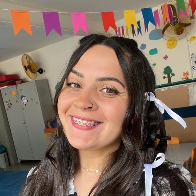 Babysitter in Petrópolis: Pamela Dias