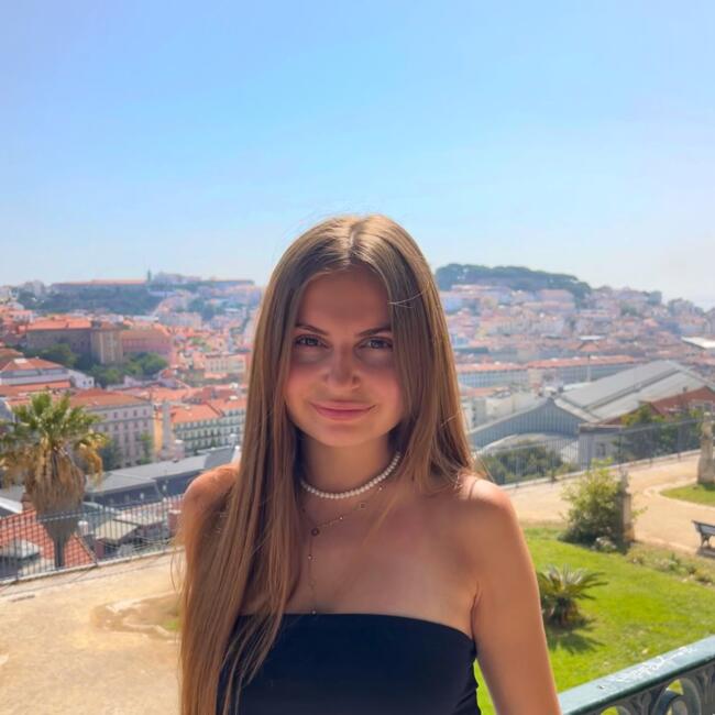 Babysitter in Reims: Inès