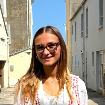 Babysitter in La Chapelle-en-Juger: Sarah