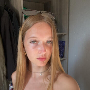 Babysitter Laval: Nelya