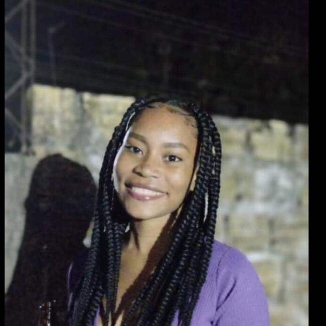 Babysitter in Iguaíba: Thaylla