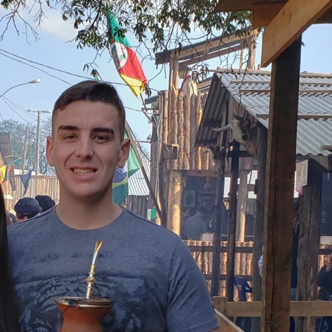 Babysitting job in Canoas: Luiz henrique