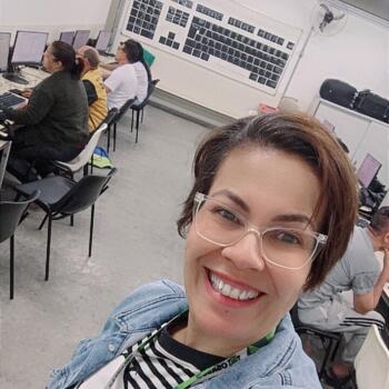 Babysitter Osasco: Hellen Aparecida