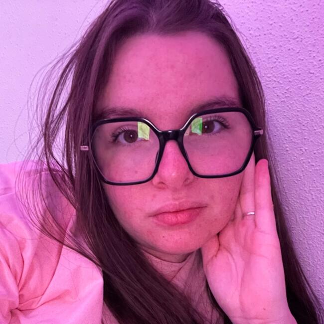 Babysitter in Darnieulles: Louise