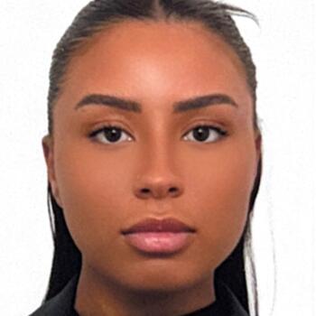 Babysitter in Les Clayes-sous-Bois: Hakima