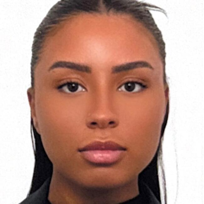 Babysitter in Les Clayes-sous-Bois: Hakima