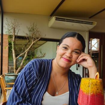 Babysitter Cabo Frio: Amanda