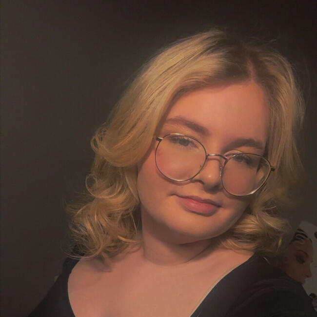 Babysitter in Mayfield: Mia