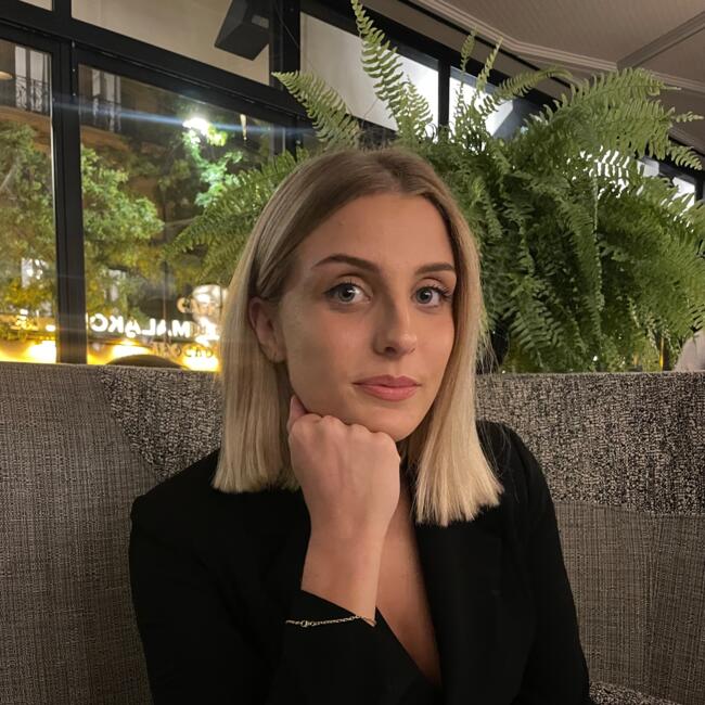 Babysitter in Évry: Célia