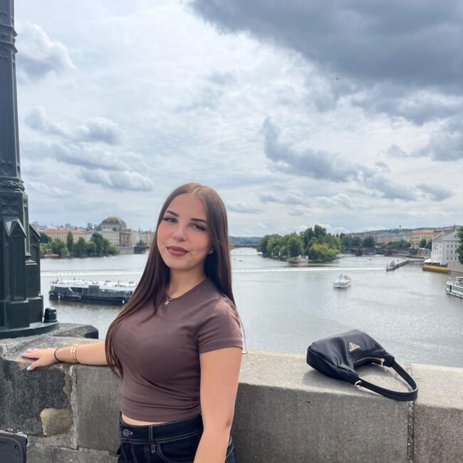 Babysitter in Elmas: Carlotta