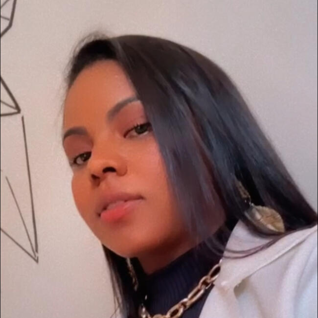 Babá em Valparaíso de Goiás: Juliana