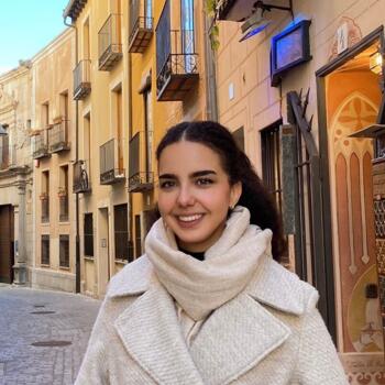 Babysitter in Madrid: Paola