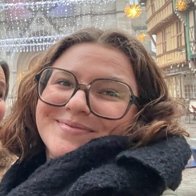 Babysitter in Montceau-les-Mines: Lili