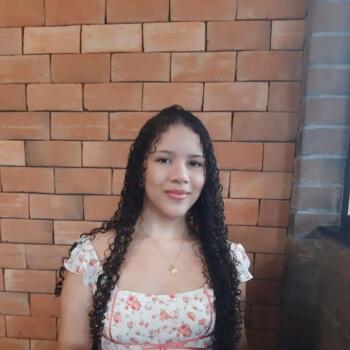 Babysitter in Ananindeua: Alyssa