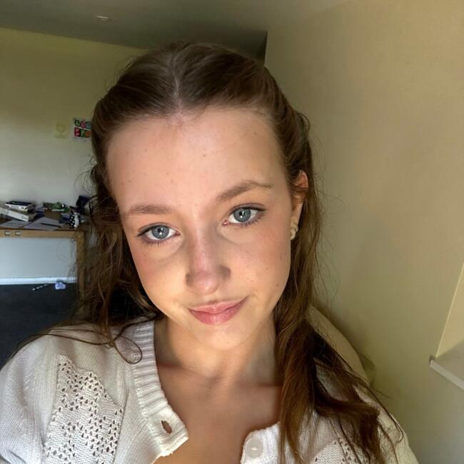 Babysitter in Auckland: Ella