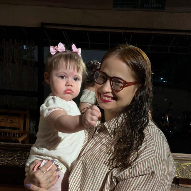 Emprego de babá em Araguari: Jéssica