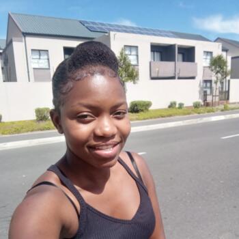 Babysitter in Table View: Daphne