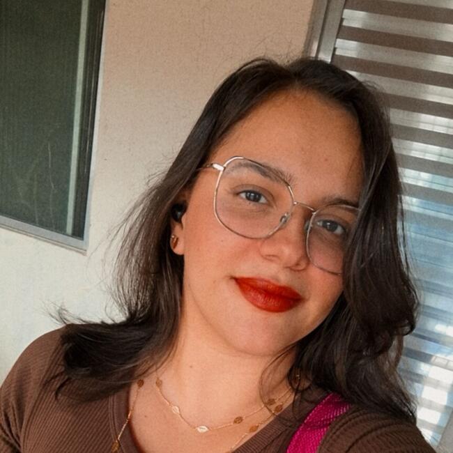 Babá em Cortês: Layza
