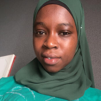 جليسة أطفال في رباط: Siny