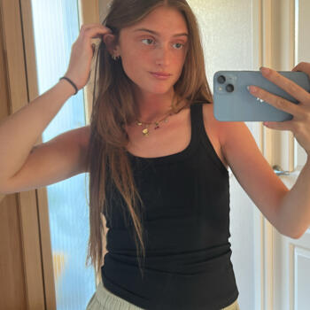 Babysitter in Vire: Loane