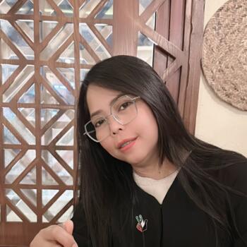 جليسة أطفال في أبوظبي: Rhodora