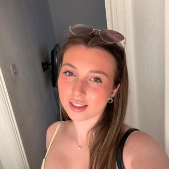 Babysitter in Epsom: Ella