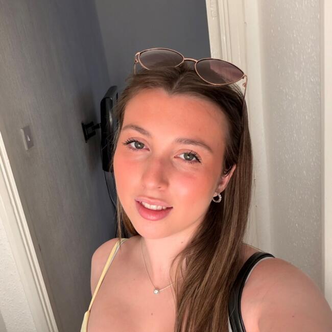 Babysitter in Epsom: Ella