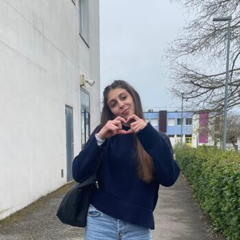 Babysitter in Sainte-Gemme-Martaillac: Ines