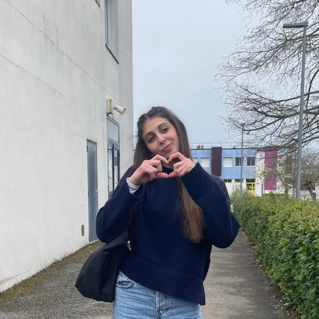 Babysitter in Sainte-Gemme-Martaillac: Ines