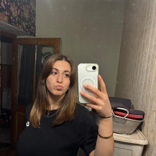 Babysitter in Labruguière: Alyssia