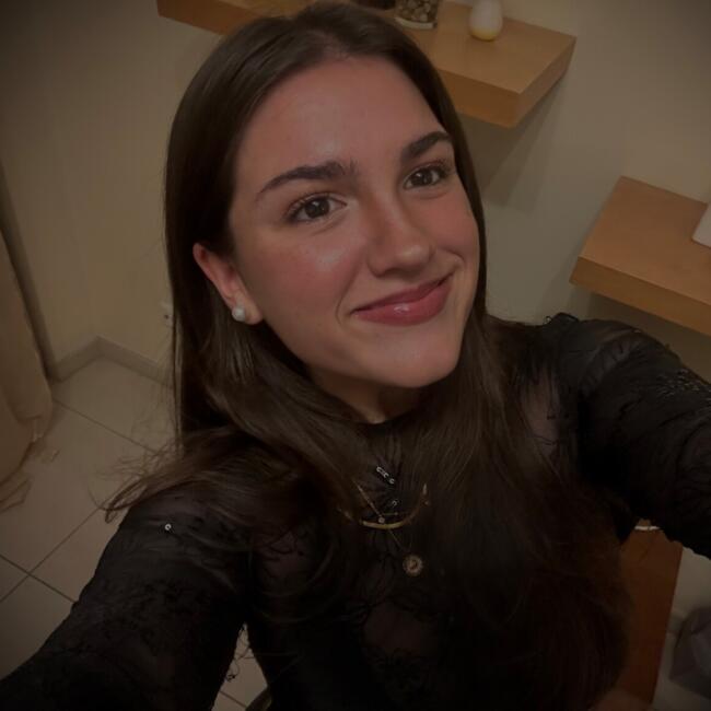 Babysitter in Seixal: Maria