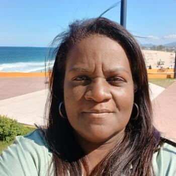Babysitter Cabo Frio: Lina