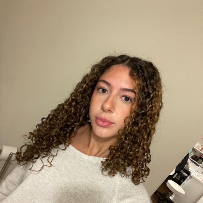 Babysitter in Richmond Hill: Liana