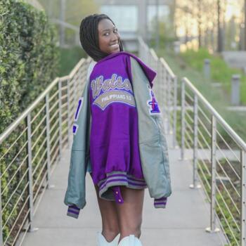 Babysitter Houston: Daisy