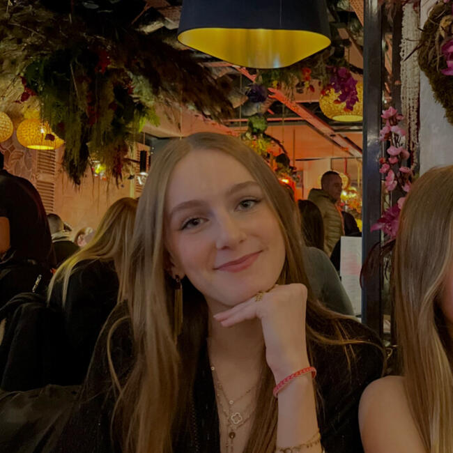 Babysitter em Paris: Anna