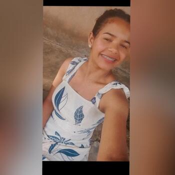 Babysitter Brasília: Edivania