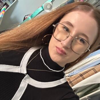 Babysitter in Porcheville: Sara