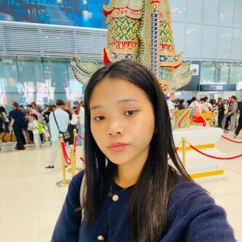 Babysitter in Brno: Bawk San mai