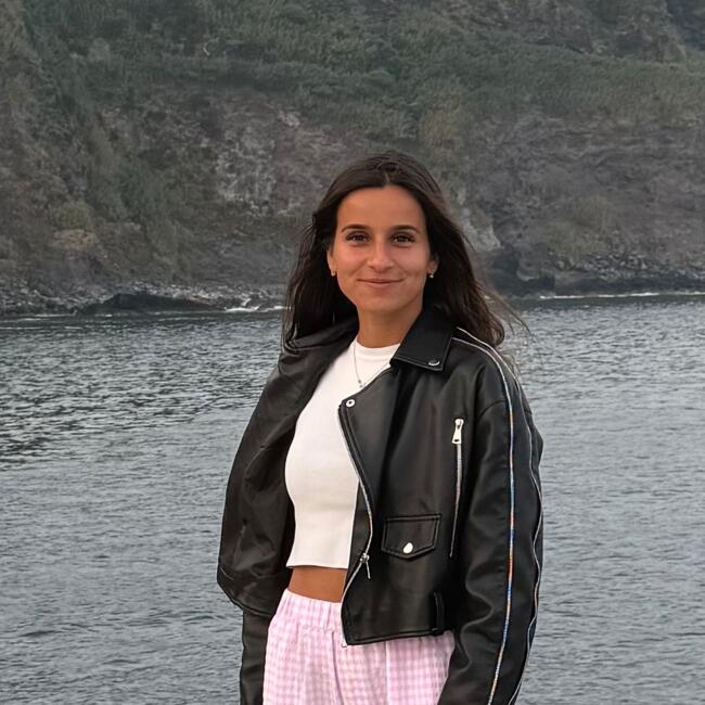 Babysitter em Almada: Nádia