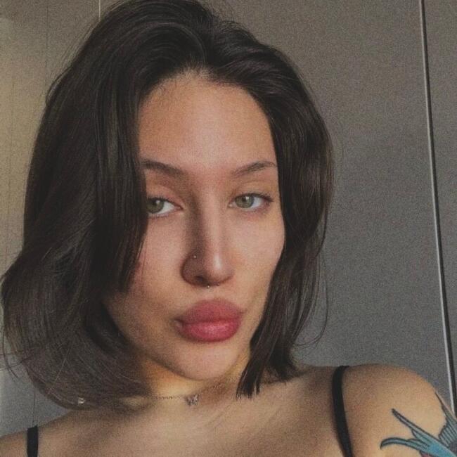 Babysitter a Rosta: Estelo