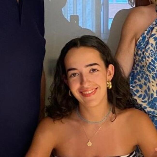 Babysitter in Rouen: Elena