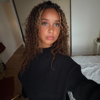 Babysitter in Paris: Rania