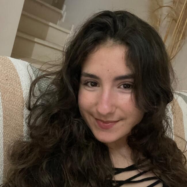 Babysitter in Sintra: Laura