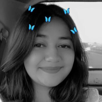 नोएडा में बेबीसिटर: Vani