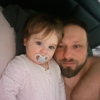 Babysitting job in Bedford: babysitting job Tihomir