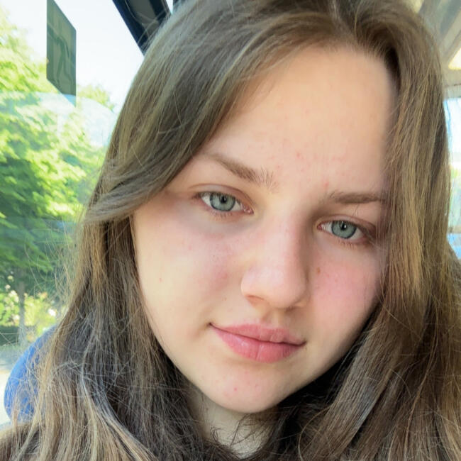 Babysitter in Saint-Lô: Lola