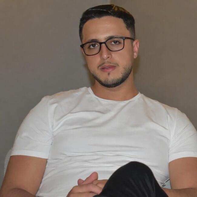 وظيفة جليسة أطفال في الهراويين: Badr