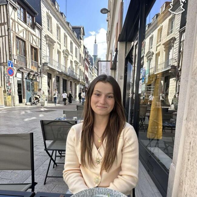 Babysitter in Bois-Guillaume: Jeanne